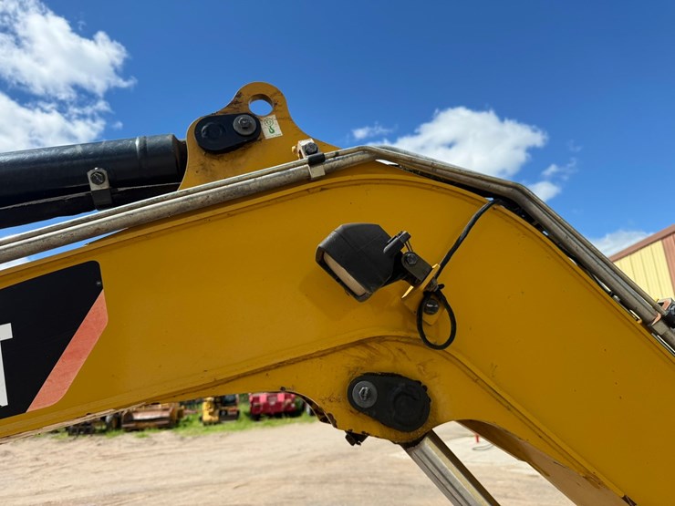 caterpillar-305.5e2-image-19