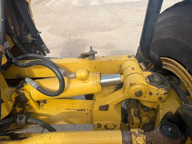 caterpillar-160m-image-63