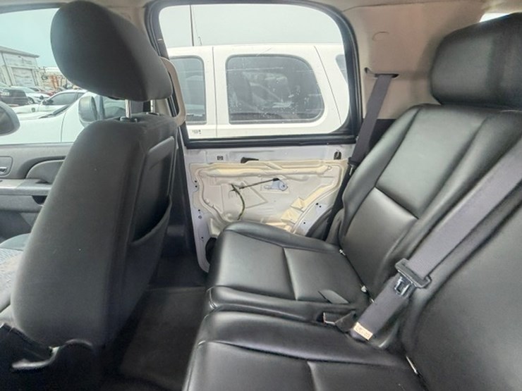 2011-chevrolet-tahoe-image-14