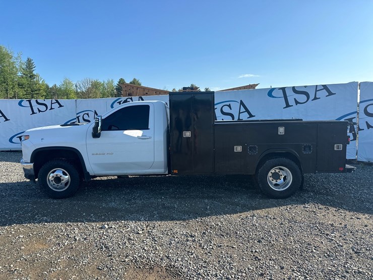 2020-chevrolet-3500-image-2