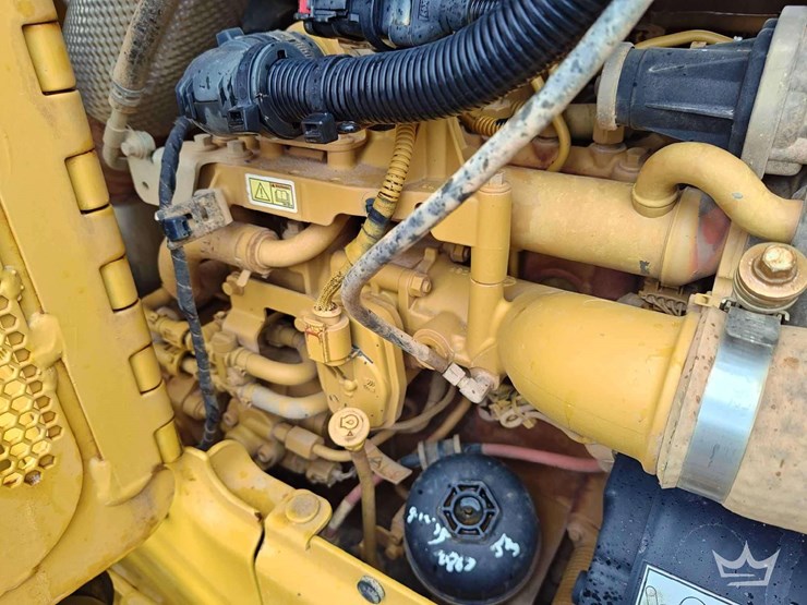 2020-caterpillar-d2-image-10