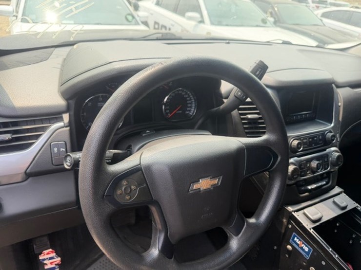 2017-chevrolet-tahoe-image-25