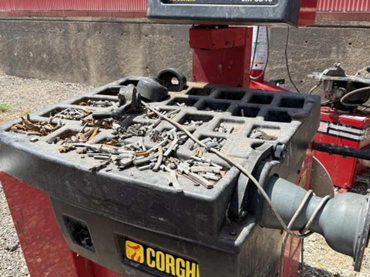 #62-•-corghi-em8540-tire-balancer-machine-image-4