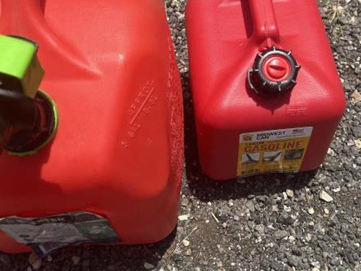 #226-•-(2)-5-gallon-gas-can-&-(1)-2-gallon-can-image-5