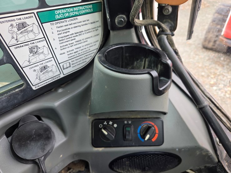 2020-bobcat-t740-image-26