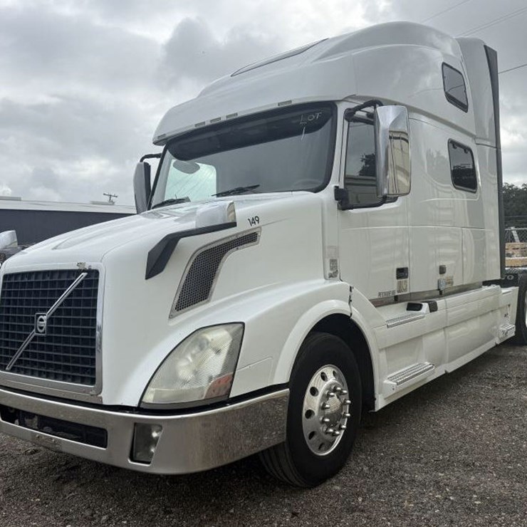 #14 • 2013 Volvo Tractor Truck 730 Model