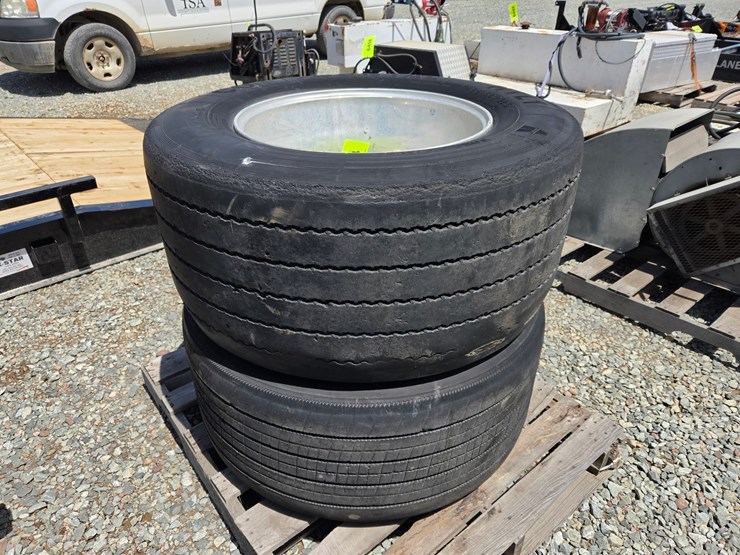 #6464-•-(2)-445/50r22.5-tires-w/-aluminum-rims-image-4