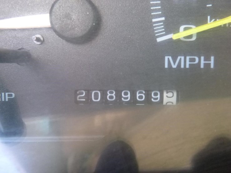 2002-chevrolet-3500-image-19