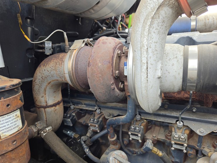 2007-mack-granite-cv713-image-55