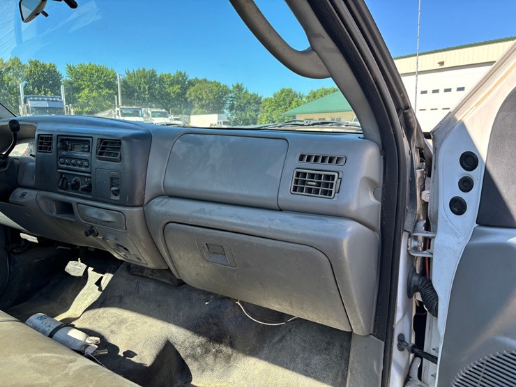 2004-ford-f450-image-38