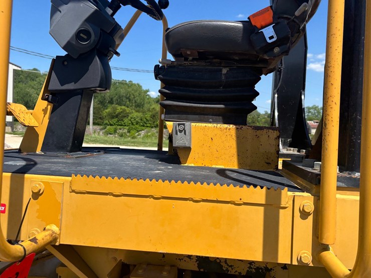 caterpillar-cs-563e-image-38