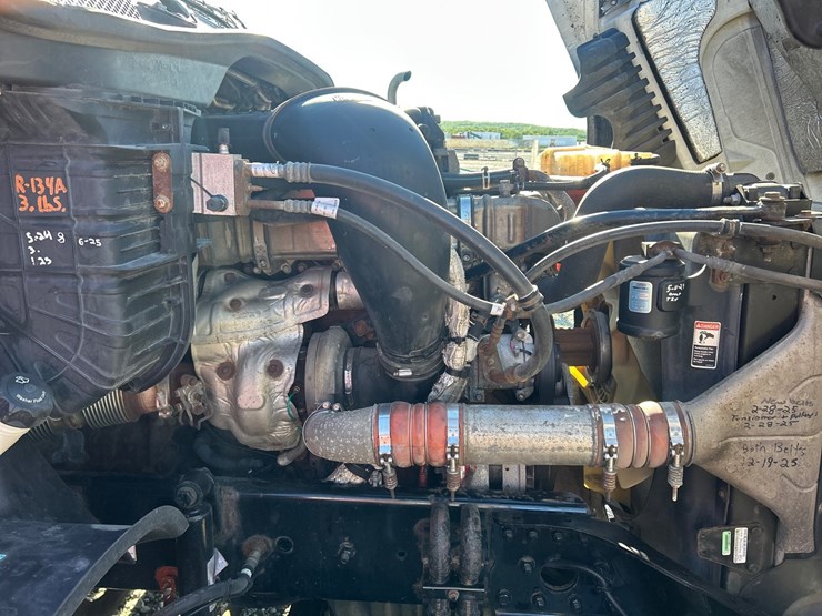2017-freightliner-cascadia-125-image-53
