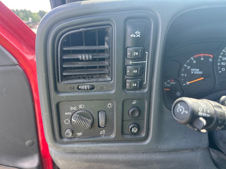 2005-chevrolet-3500-image-25
