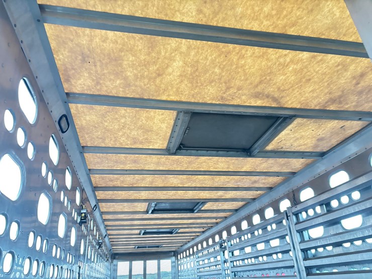 2017-eby-livestock-trailer-image-45