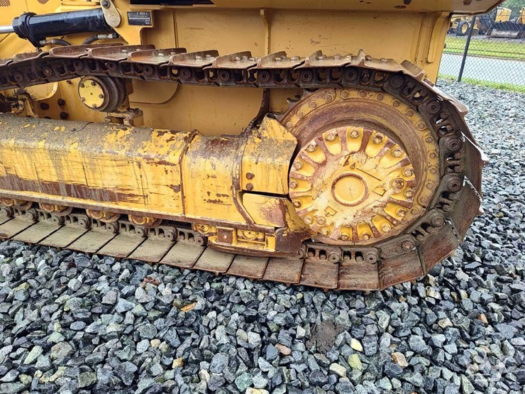 2020-caterpillar-d2-image-9