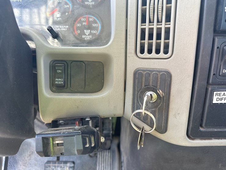 2009-international-durastar-4300-image-45