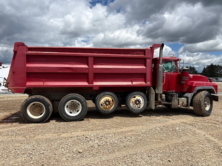 2001-mack-rd688s-image-6