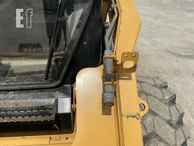2008-caterpillar-246c-image-11