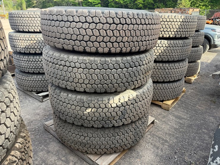 #1328-•-bridgestone-tire-with-rim-image-3