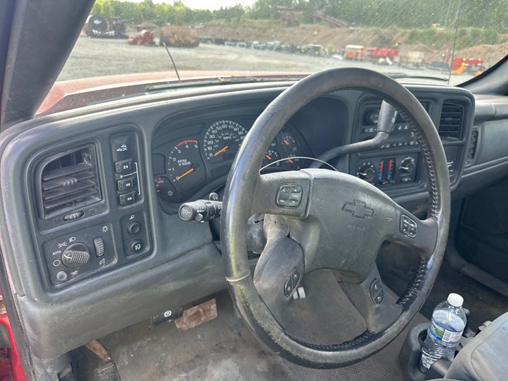 2005-chevrolet-3500-image-24