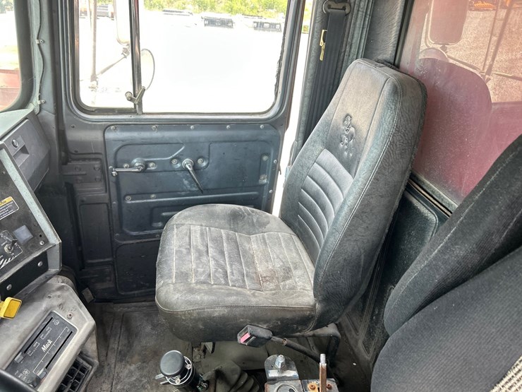 mack-dm688s-image-63
