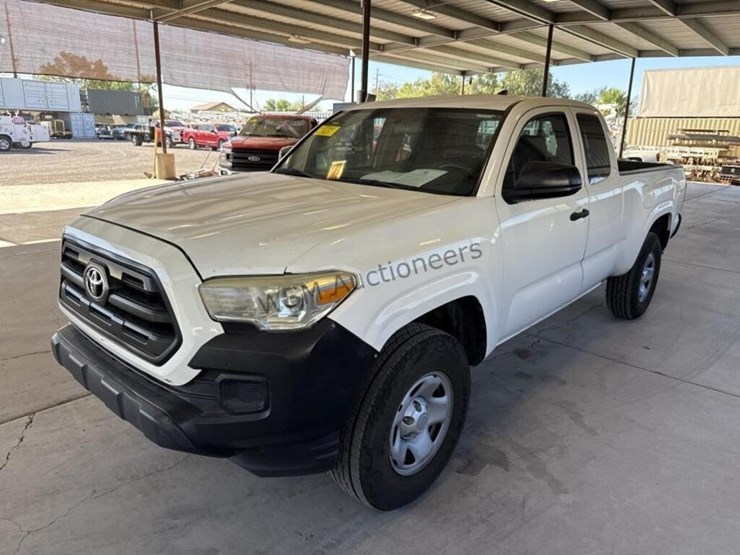 2017-toyota-tacoma-image-4