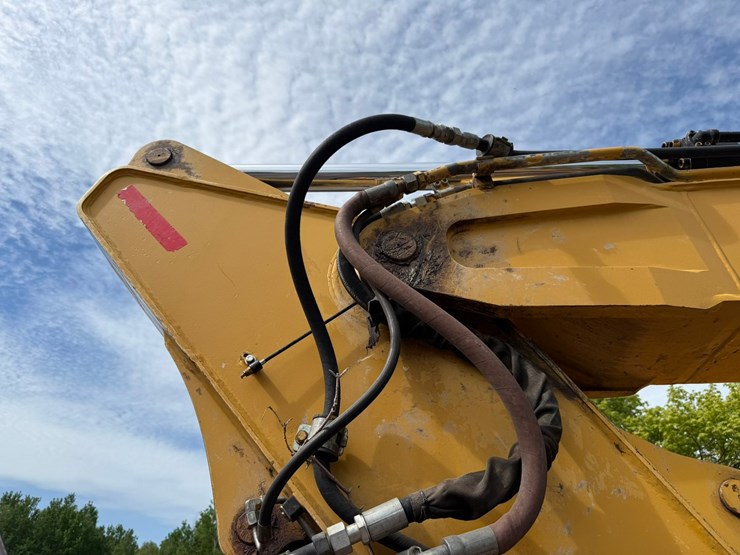 caterpillar-m318-image-19