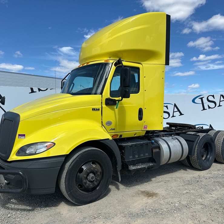 #60118 • 2019 International RH613 Day Cab Truck Tractor