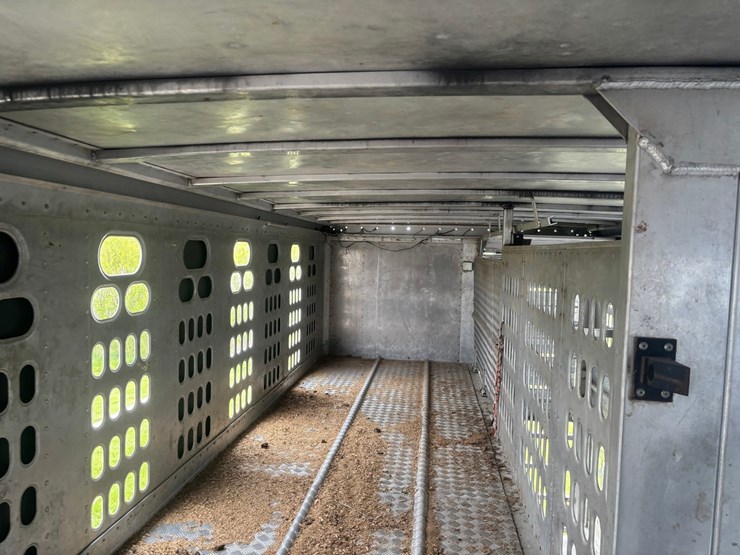 #2150-•-2017-barrett-53'-cattle-semi-trailer-image-35