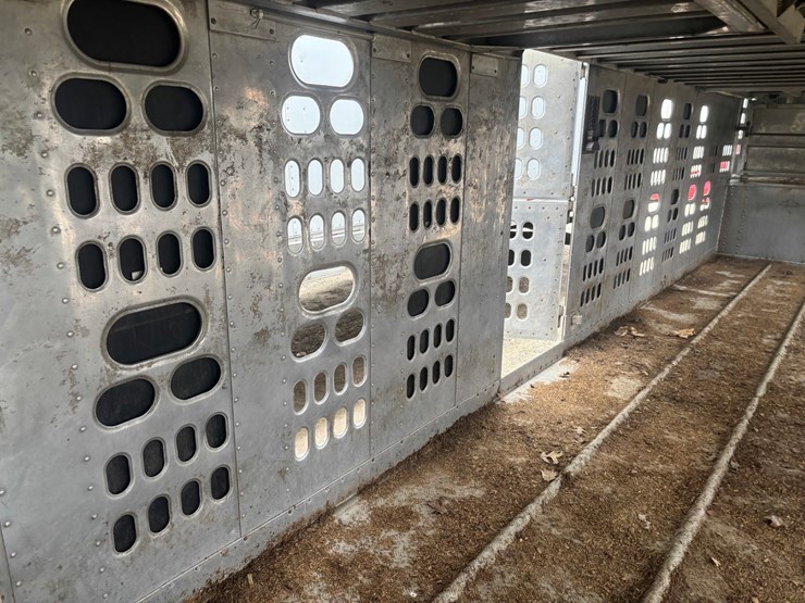 #2150-•-2017-barrett-53'-cattle-semi-trailer-image-56