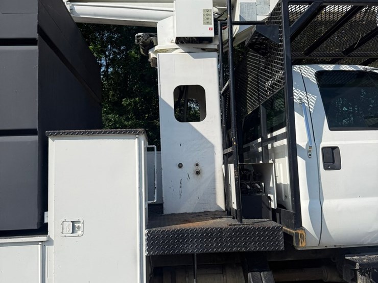 2010-ford-f750-image-15