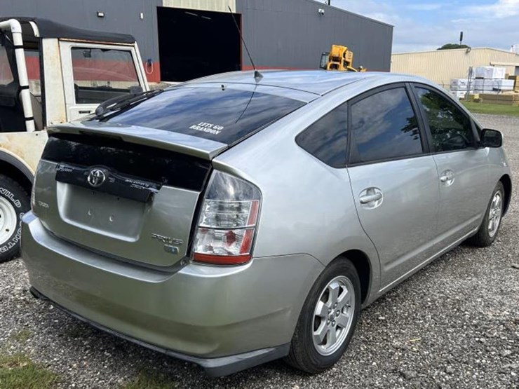 #5-•-2005-toyota-prius-image-6
