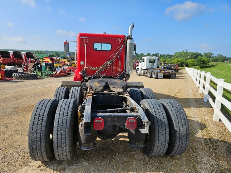 2002-freightliner-fld112-image-5