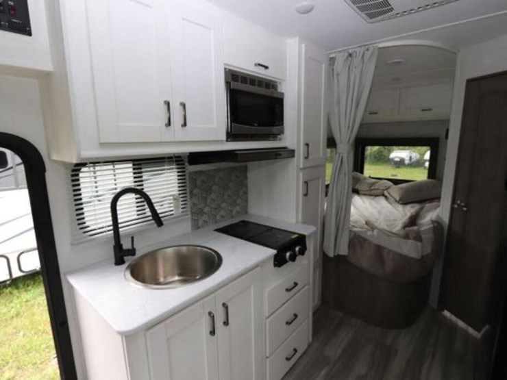2024-ford-transit-image-20
