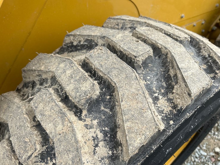 2022-caterpillar-262d3-image-60