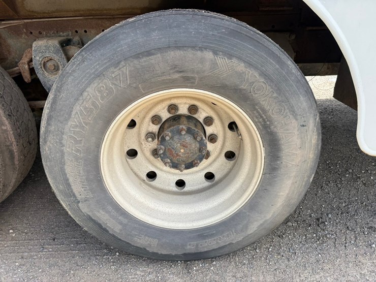 #1361-•-1995-freightliner-fuel-truck-image-66