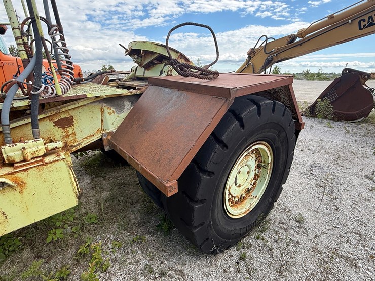 #1356-•-euclid-spotter-truck-image-21