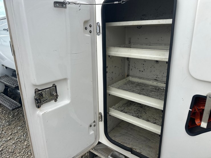 2013-international-durastar-4300-image-23