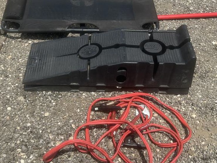#220-•-vehicle-ramps,-jumper-cables,-folding-mesh-creeper-image-2