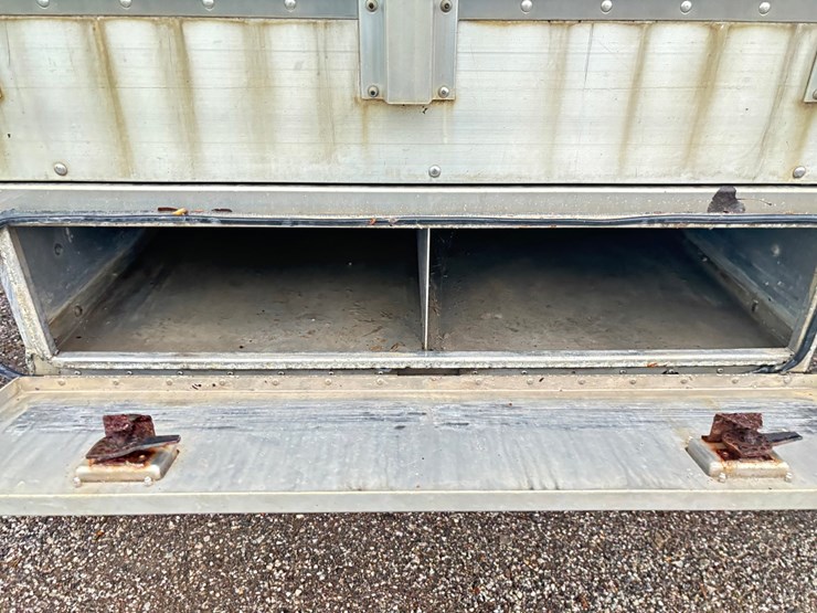 2017-eby-livestock-trailer-image-33