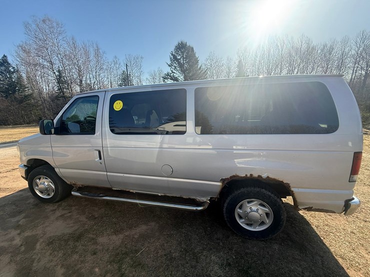 2008-ford-e350-xlt-image-2