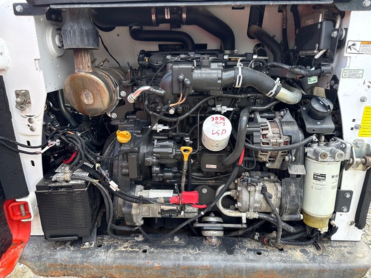 2020-bobcat-t740-image-28