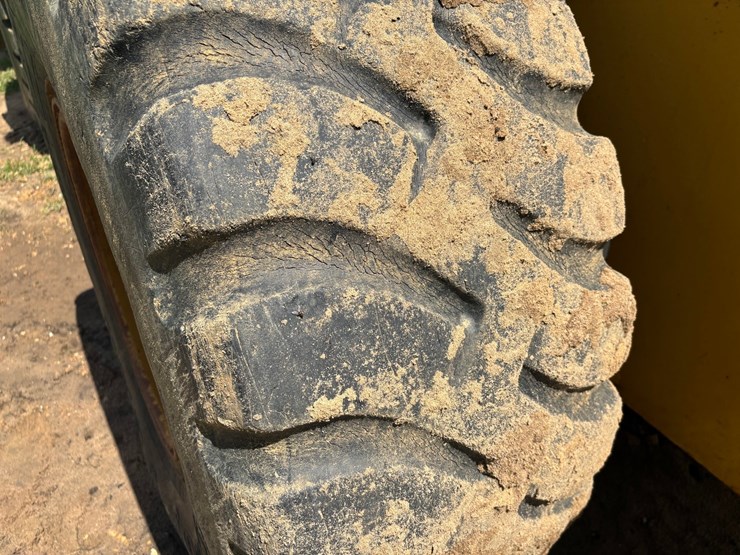 caterpillar-928g-image-99