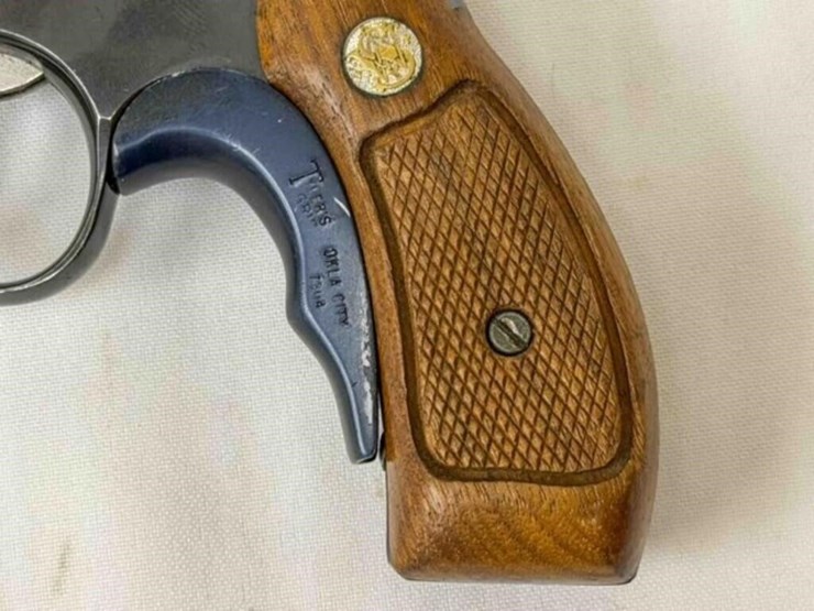 smith-&-wesson-revolver-image-6
