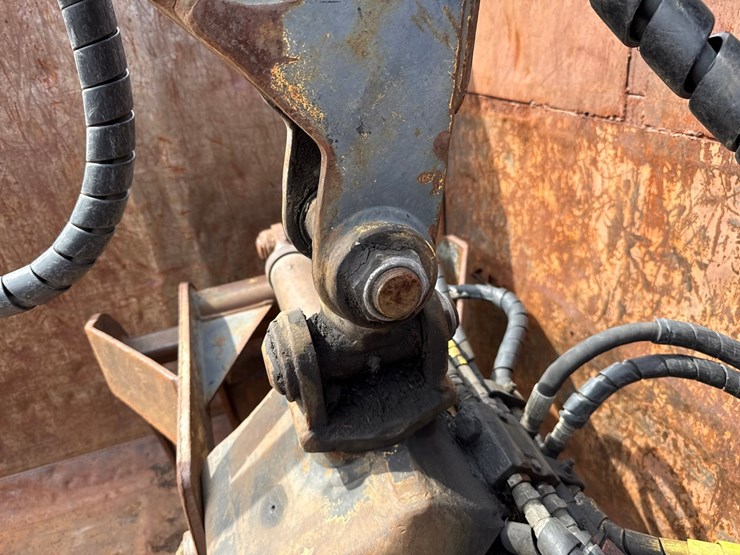 #60835-•-1991-volvo-/-gm-white-tandem-axle-storm-truck-image-57