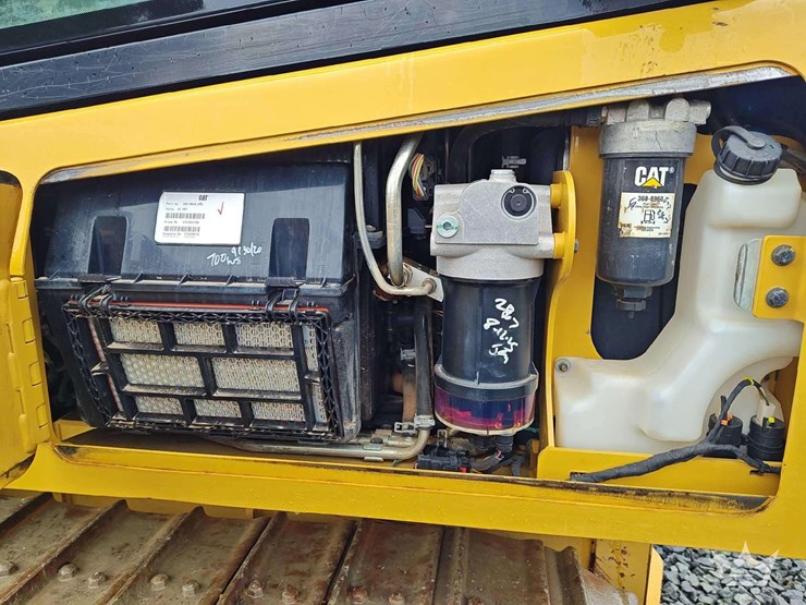 2020-caterpillar-d2-image-33