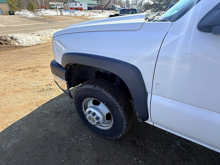 2006-chevrolet-3500hd-image-9