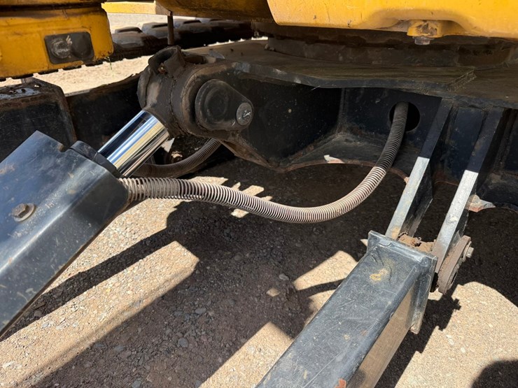 caterpillar-305.5e2-image-30