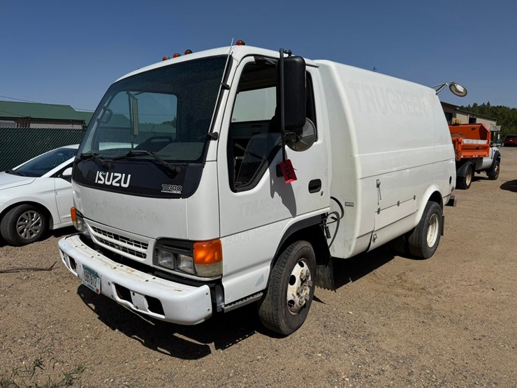 2001-isuzu-npr-image-1