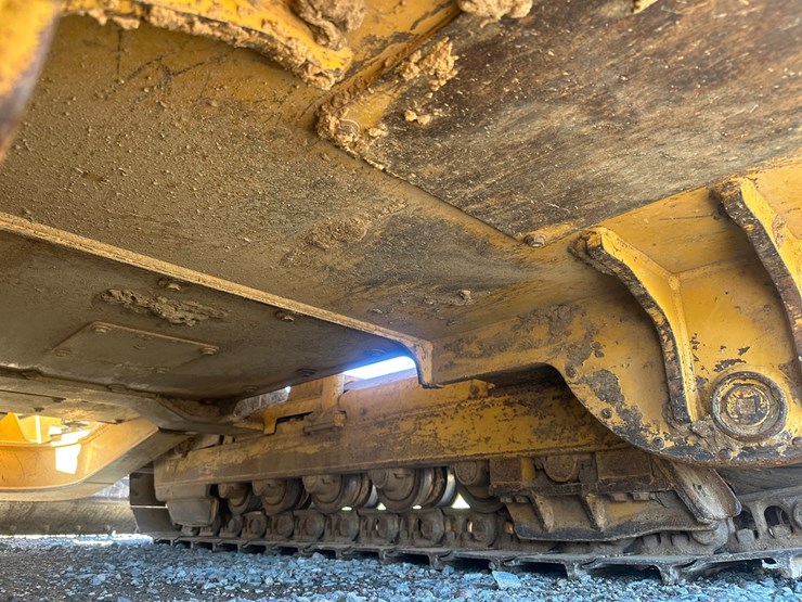 2004-caterpillar-d3g-xl-image-39